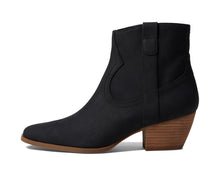 Pueblo Ankle Boots in Black