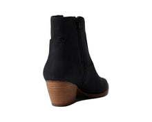 Pueblo Ankle Boots in Black