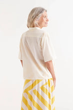 Short Sleeve Shirt with Daisy Print