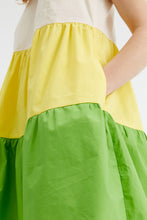 Three-tone Flared-cut Sleeveless Mini Dress