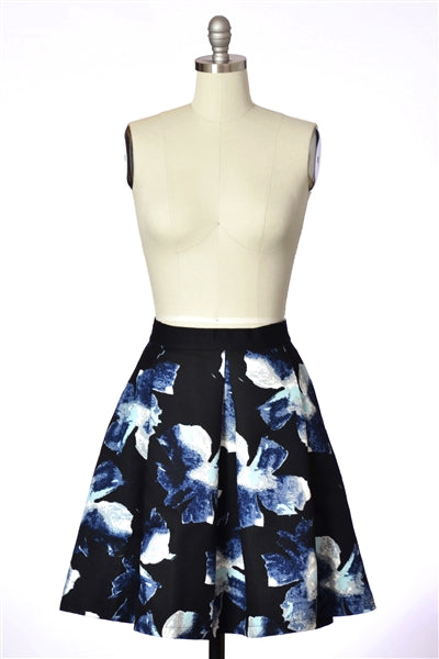 Textured Woven Floral Pleat Skirt in Black